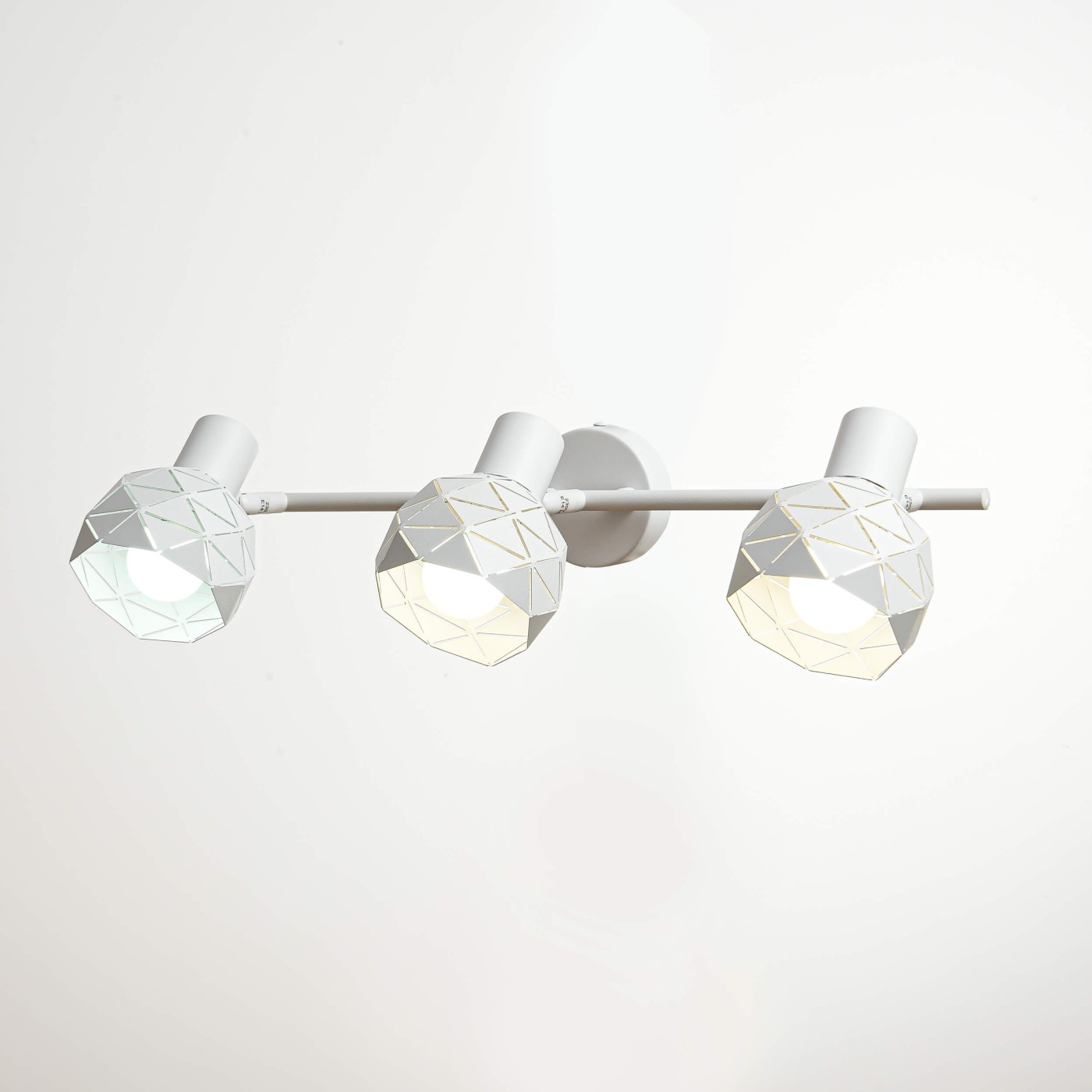 REUS III LP-8069/3WS WH Light Prestige